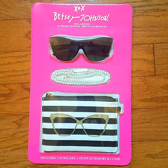 Betsy Johnson Sunglasses - Picture 1 of 4